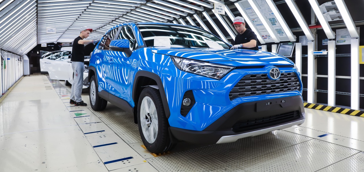 Toyota запустила производство нового RAV4 на заводе в Петербурге