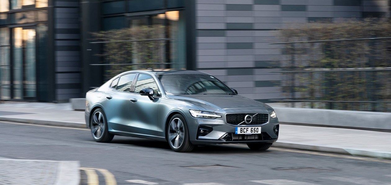 Volvo открыл прием заказов на базовый S60