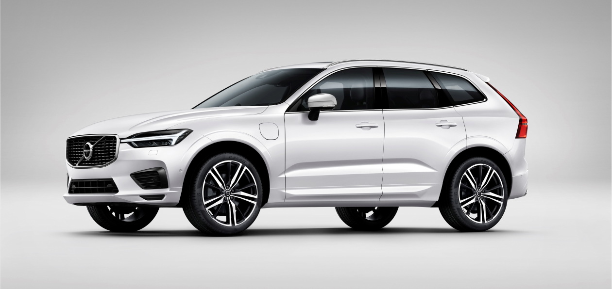 «Гибридный» Volvo XC60 стал доступен для заказа в России