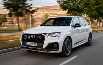 Audi представил гибридную версию Q7