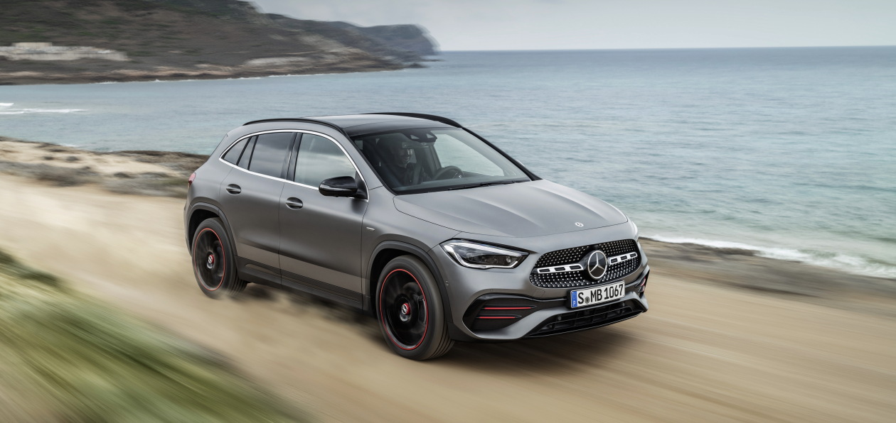 Mecedes представил новый GLA и его AMG-версию