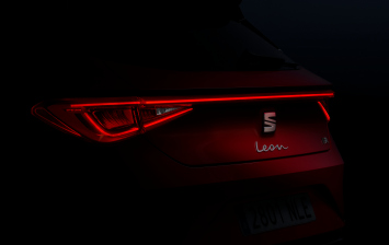 Seat показал тизер Leon нового поколения