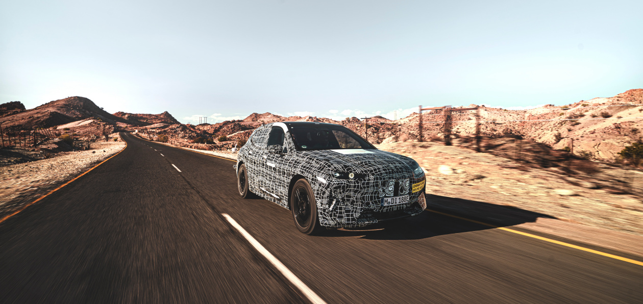 BMW испытывает iNext в песках пустыни Калахари