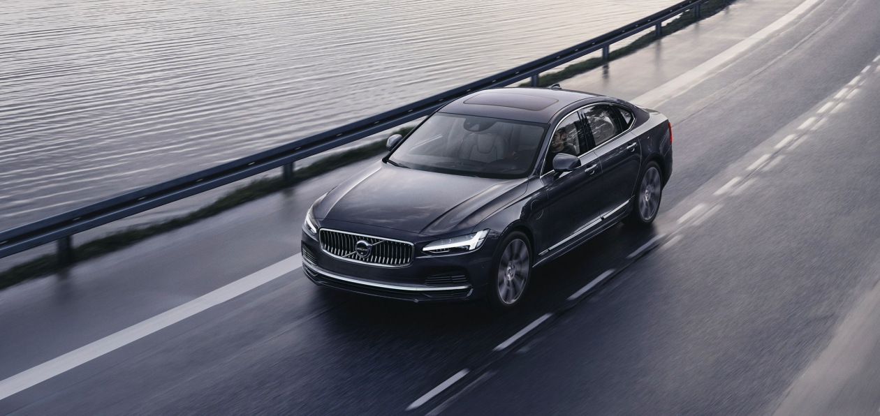 Volvo S90 лишился в Британии бензиновых и дизельных версий