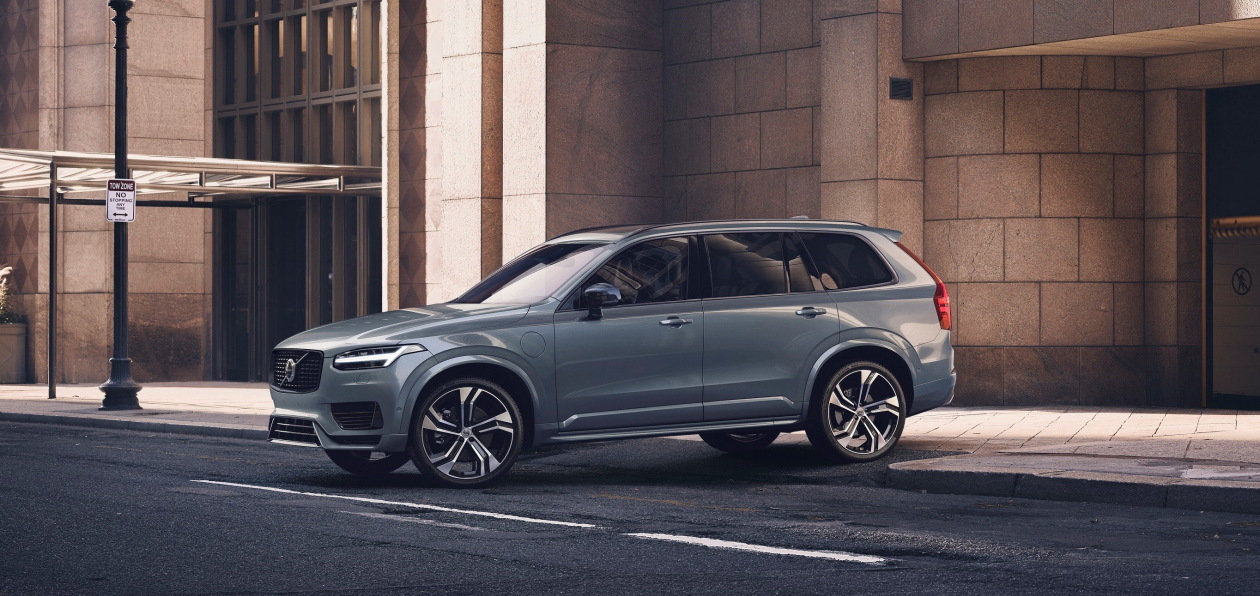Volvo представила в России бренд Recharge