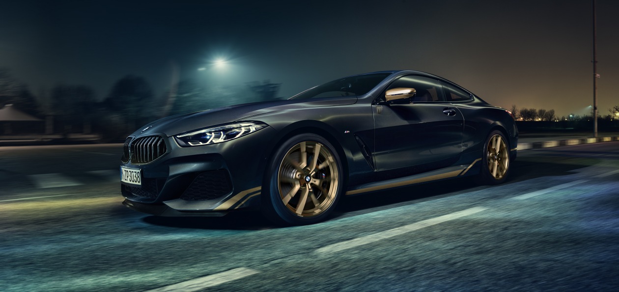 Автомобили BMW 8 Series в «золотой» спецверсии получили рублевый ценник