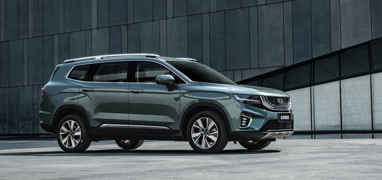 Geely выпустил семиместный кроссовер