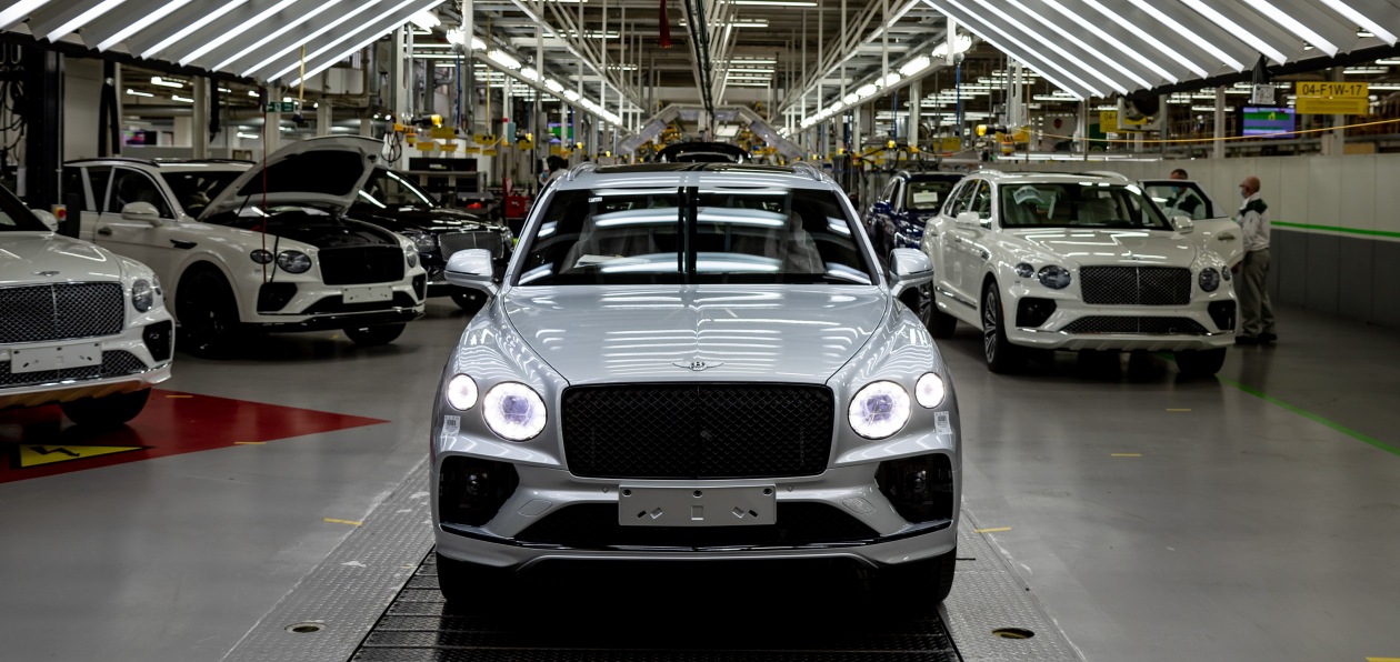 Новый Bentley Bentayga встал на конвейер