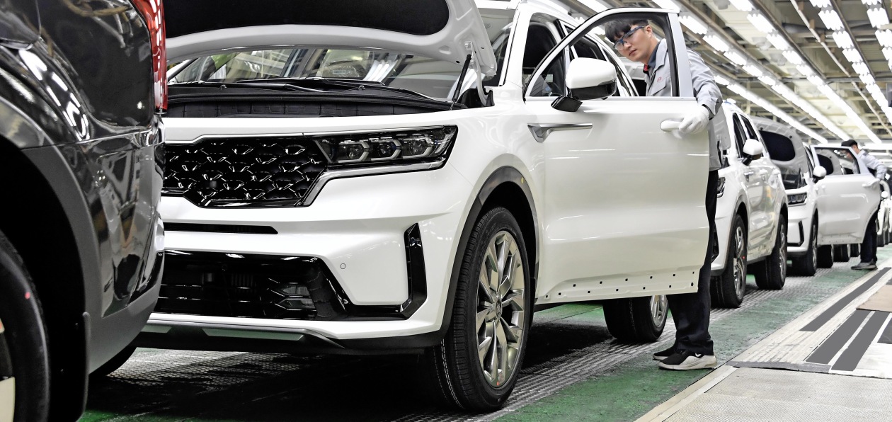 Гибридный Kia Sorento встал на конвейер