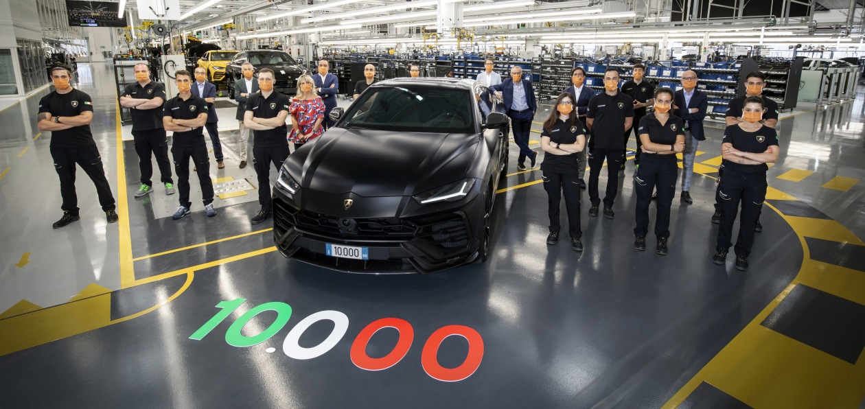 Десятитысячный Lamborghini Urus отправится в Россию