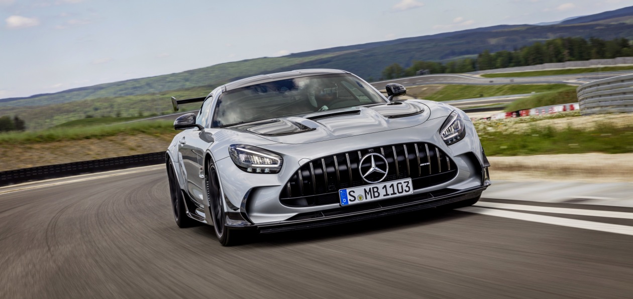 Mercedes «оценил» в евро «черную» спецверсию суперкара AMG GT