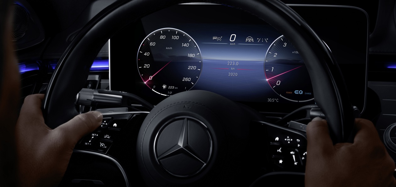 Mercedes частично рассекретил салон нового S-Class