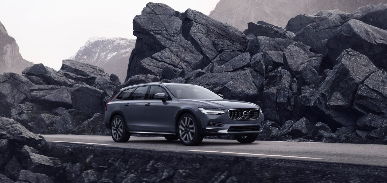 Volvo представила в России обновленные S90 и V90 Cross Country