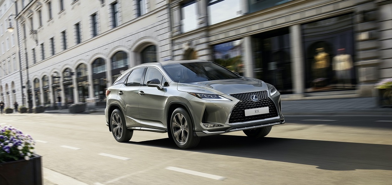 Lexus представил «черную» версию кроссовера RX