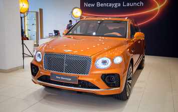 В Петербург прибыл обновленный Bentley Bentayga 2020
