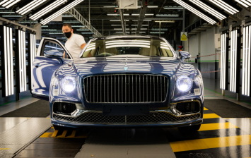 Новый Bentley Flying Spur V8 встал на конвейер