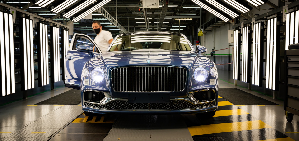 Новый Bentley Flying Spur V8 встал на конвейер