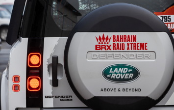 Новый Land Rover Defender выступит на «Дакаре» в роли «технички»