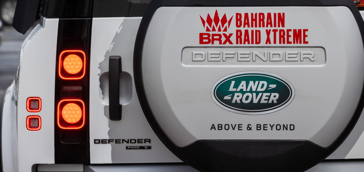 Новый Land Rover Defender выступит на «Дакаре» в роли «технички»