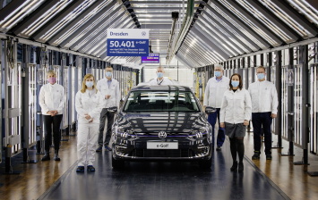 Volkswagen выпустил последний экземпляр e-Golf