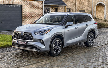 Гибридный кроссовер Toyota Highlander «едет» в Европу