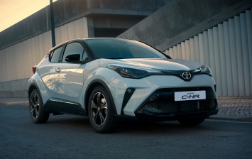 Toyota привезла в Россию модели Corolla и C-HR в спецсерии GR Sport