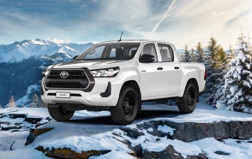 Toyota представила в России бензиновый Hilux