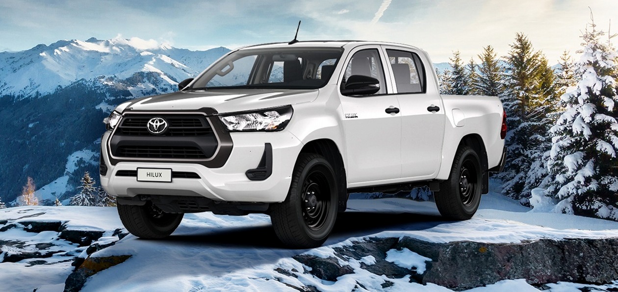 Toyota представила в России бензиновый Hilux