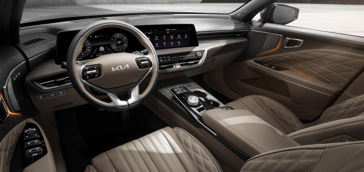 Kia показала интерьер нового K8
