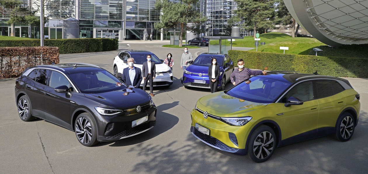 Volkswagen передал покупателям первые электрокроссоверы ID.4
