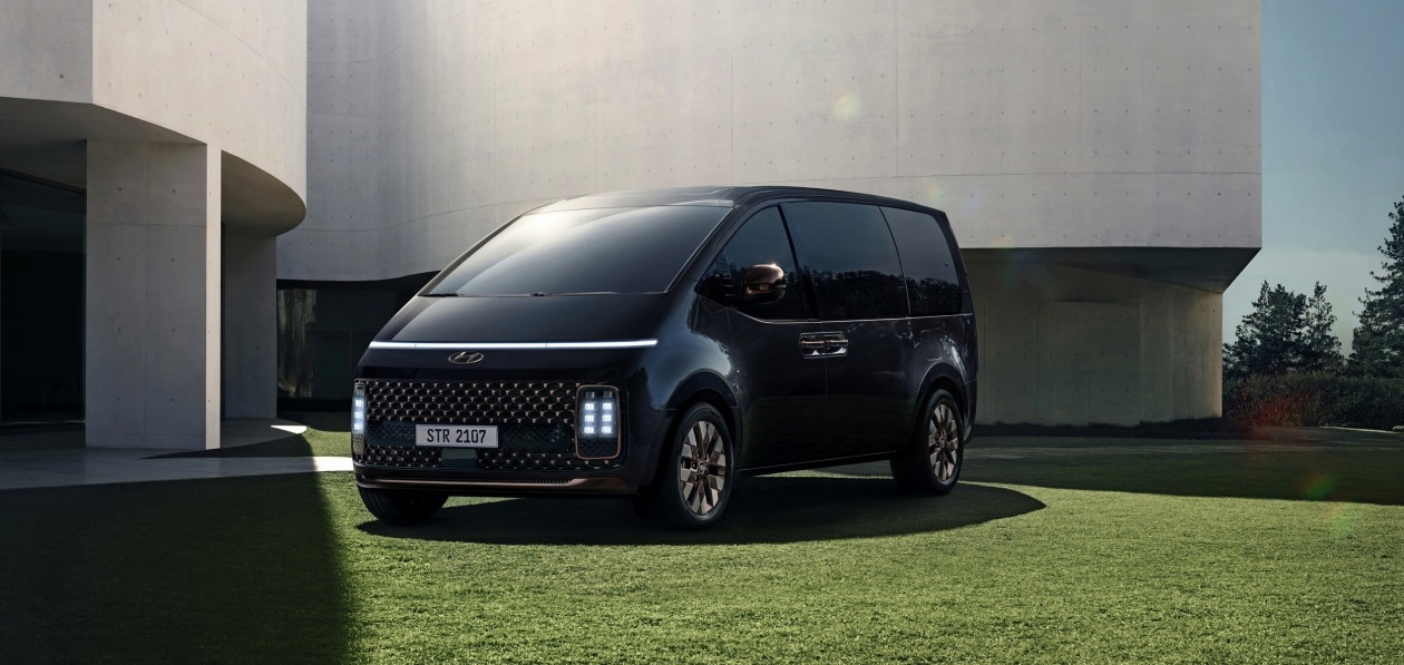 Hyundai представил новую Staria