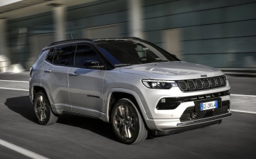 Jeep представил обновленный кроссовер Compass