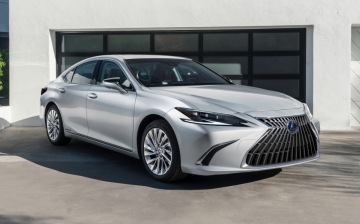 Шанхай 2021: Lexus обновил седан ES