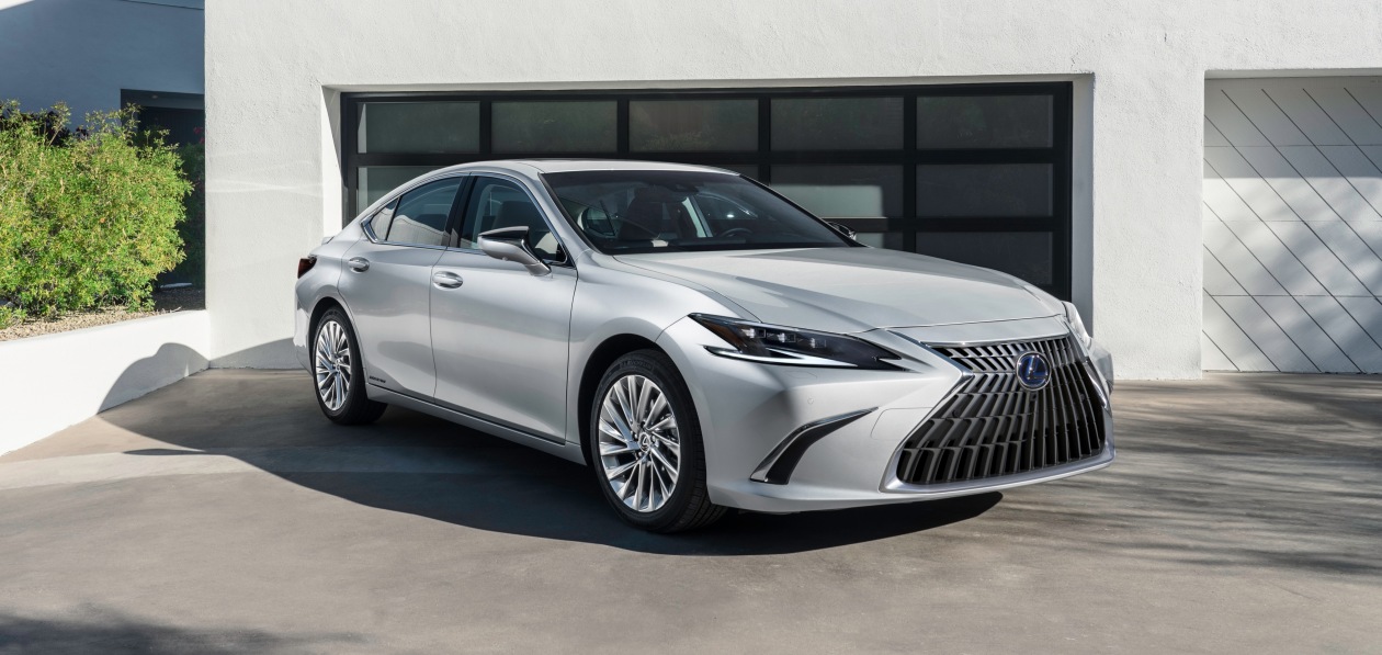 Шанхай 2021: Lexus обновил седан ES