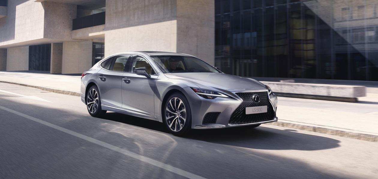 Обновленный Lexus LS получил российский ценник