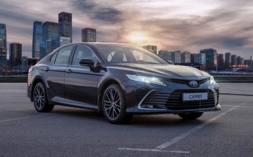 Обновленная Toyota Camry «доехала» до российских дилеров