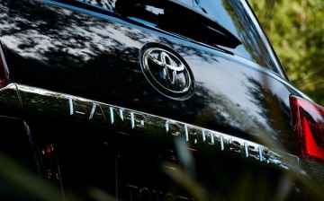 Toyota готовит к премьере Land Cruiser 300