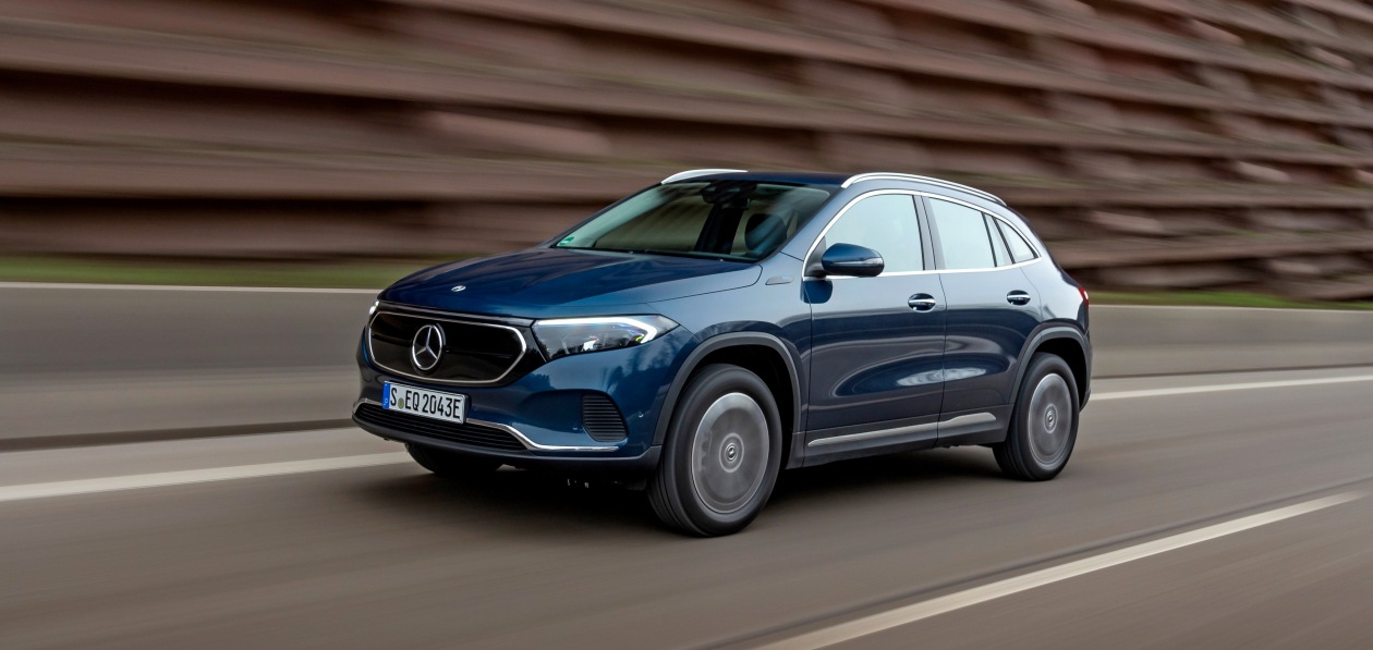 Mercedes расширил гамму модификаций нового EQA
