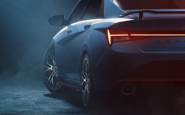 Hyundai выложил первые тизеры новой Elantra N
