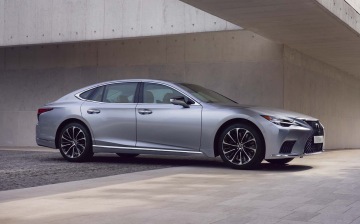 Новый Lexus LS доехал до России