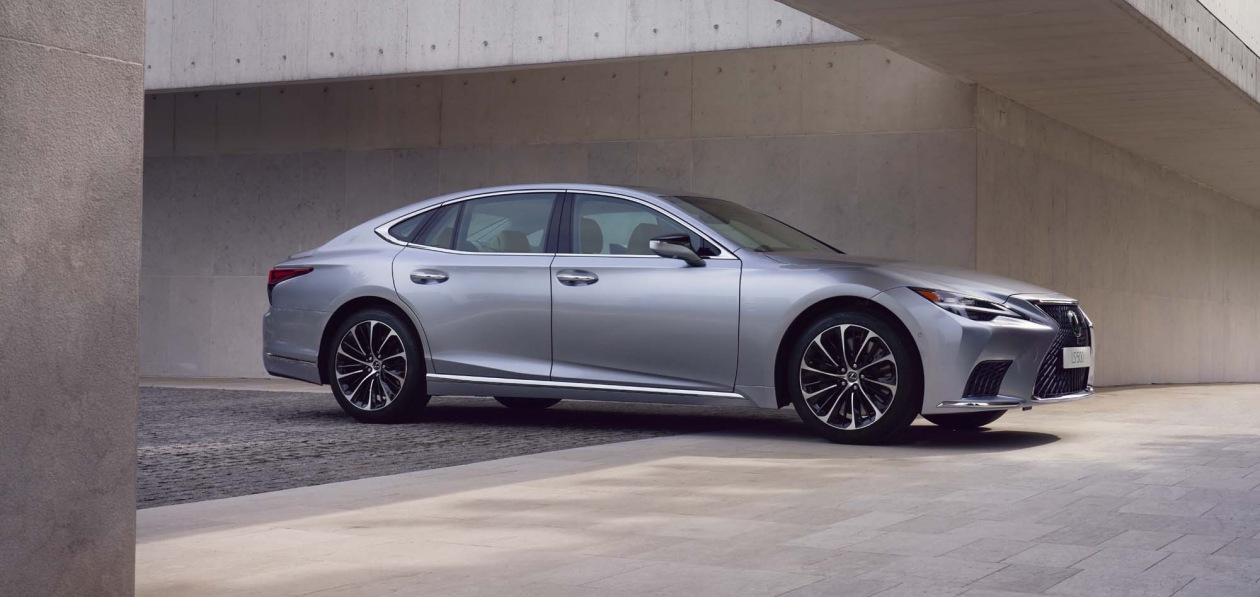 Новый Lexus LS доехал до России