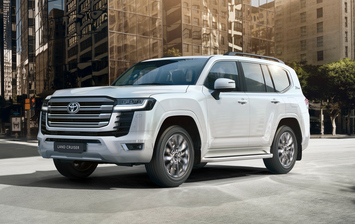Toyota представила Land Cruiser 300 в России