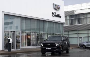 Новые Chevroelt Tahoe и Cadillac Escalade доехали до Петербурга