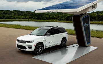 Jeep выложил первые фото гибридного Grand Cherokee