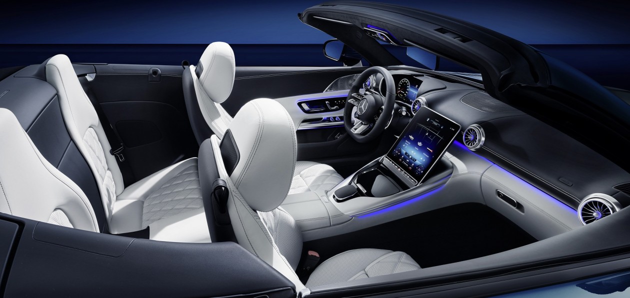 Mercedes-AMG рассекретил салон нового SL