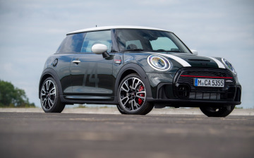 Mini представил юбилейную спецверсию Cooper