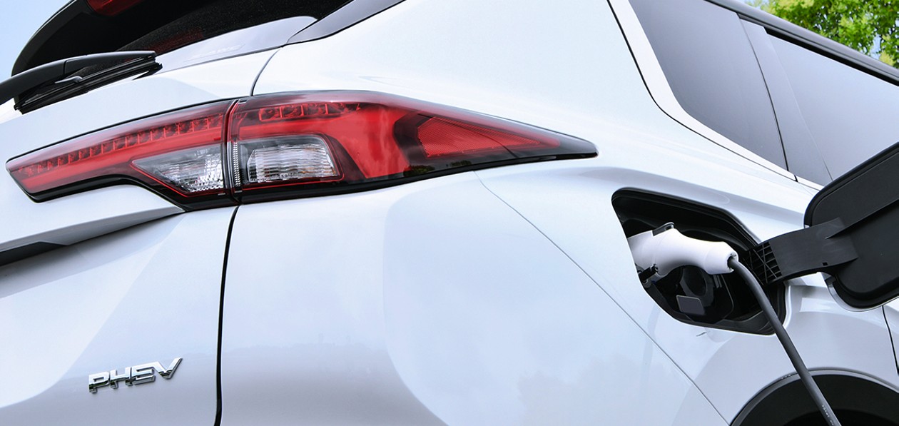 Mitsubishi представила третье поколение гибридного Outlander