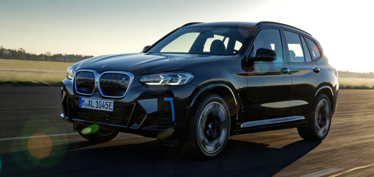 BMW назвала цены на электрический кроссовер iX3