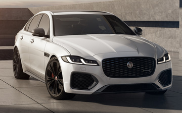 Jaguar представил «черные» версии XF и XE