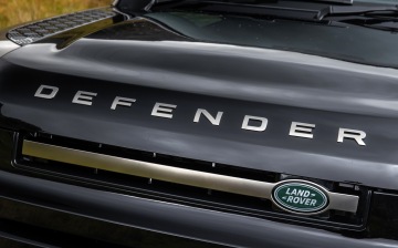 Удлиненный Land Rover Defender 130 заметили в Германии